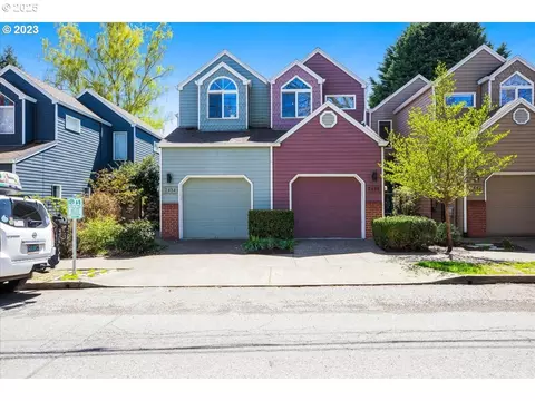 2438 NW Thurman St, Portland, OR 97210