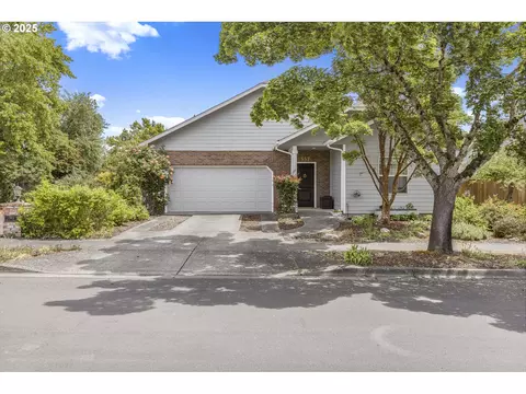 557 Poltava St, Springfield, OR 97477