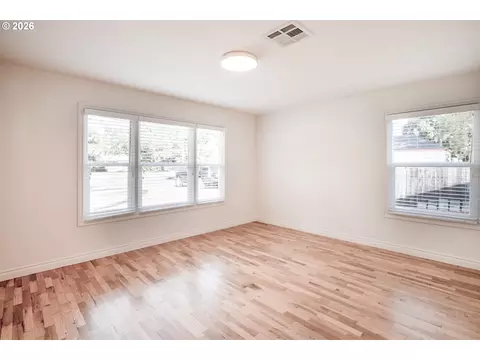Living - 2881 River Rd, Eugene, OR 97404 photo 4 of 4