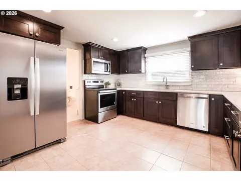 Kitchen - 2881 River Rd, Eugene, OR 97404 photo 1 of 4