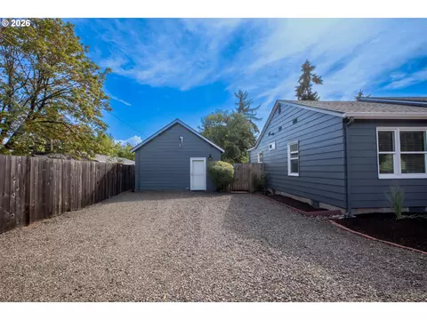 Exterior - 2881 River Rd, Eugene, OR 97404 photo 4 of 4