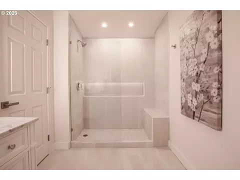 Bath - 2881 River Rd, Eugene, OR 97404 photo 1 of 4