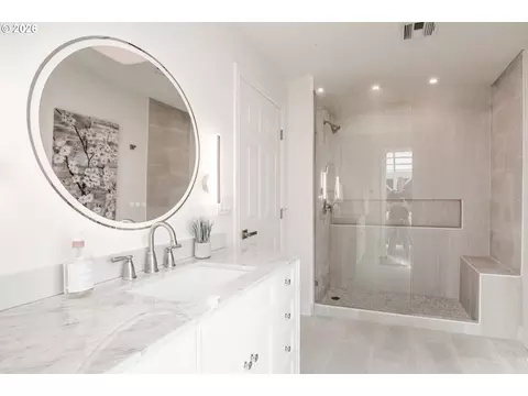 Bath - 2881 River Rd, Eugene, OR 97404 photo 3 of 4