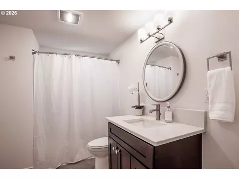 Bath - 2881 River Rd, Eugene, OR 97404 photo 4 of 4