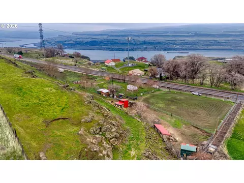 9279 Highway 14, Wishram, WA 98673