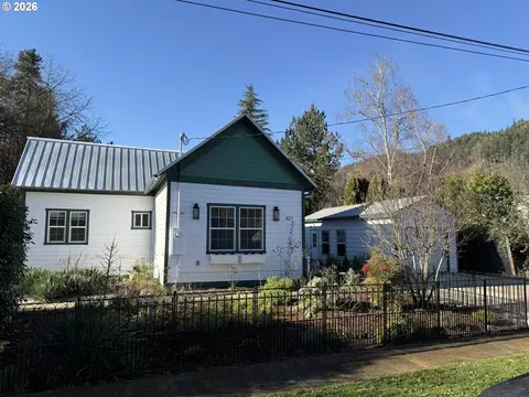 427 Date St, Drain, OR 97435