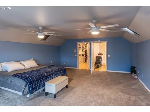 Bedroom - 2245 Eagle Loop, Sutherlin, OR 97479 photo 1 of 4
