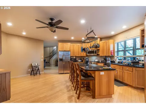 Kitchen - 2245 Eagle Loop, Sutherlin, OR 97479 photo 2 of 3