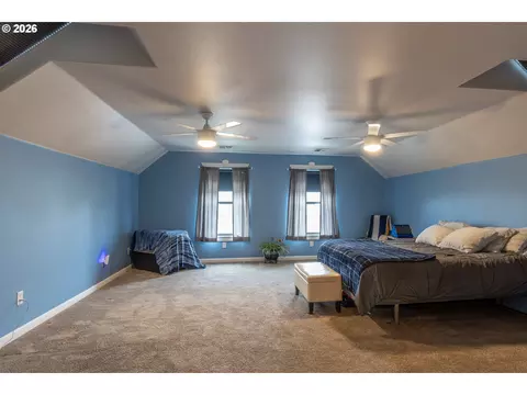 Bedroom - 2245 Eagle Loop, Sutherlin, OR 97479 photo 2 of 4