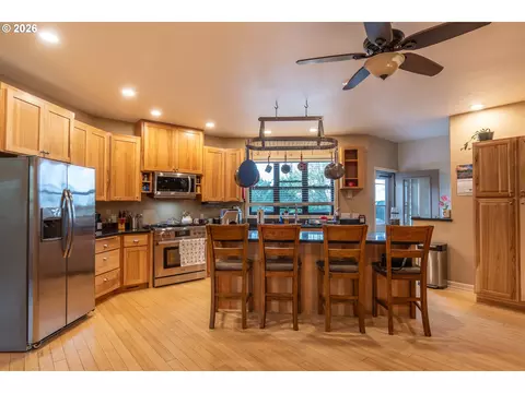 Kitchen - 2245 Eagle Loop, Sutherlin, OR 97479 photo 1 of 3
