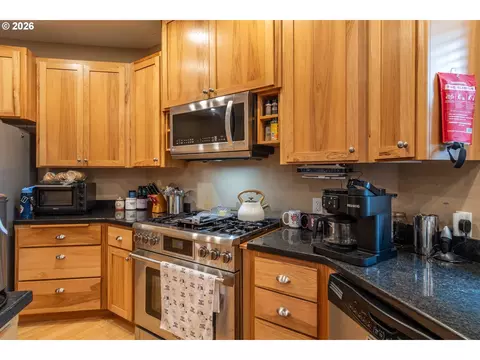 Kitchen - 2245 Eagle Loop, Sutherlin, OR 97479 photo 3 of 3