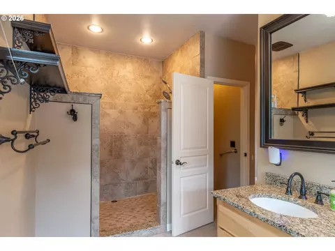 Bath - 2245 Eagle Loop, Sutherlin, OR 97479 photo 6 of 7
