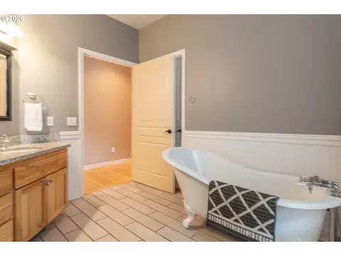 Bath - 2245 Eagle Loop, Sutherlin, OR 97479 photo 1 of 7