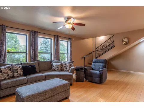 Living - 2245 Eagle Loop, Sutherlin, OR 97479 photo 2 of 2