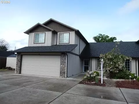 1126 W 6th Ave, Junction City, OR 97448
