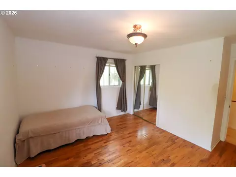 Bedroom - 88519 Periwinkle Rd, Springfield, OR 97478 photo 2 of 7