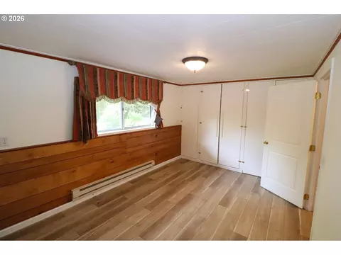 Bedroom - 88519 Periwinkle Rd, Springfield, OR 97478 photo 6 of 7