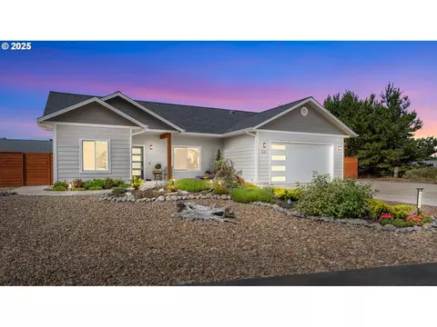 5220 Dunewood Dr, Florence, OR 97439