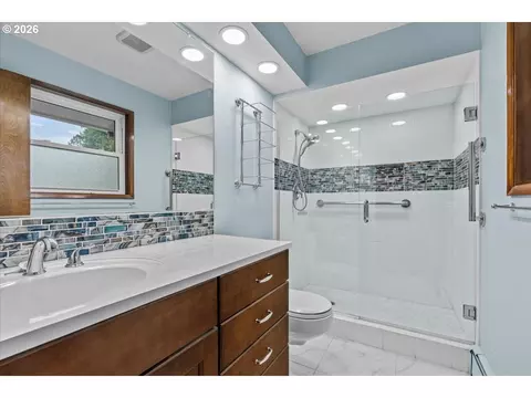 Bath - 12721 SE 352nd Ave, Boring, OR 97009 photo 2 of 3