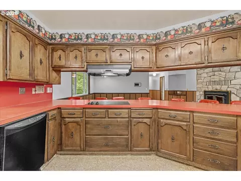 Kitchen - 12721 SE 352nd Ave, Boring, OR 97009 photo 4 of 6
