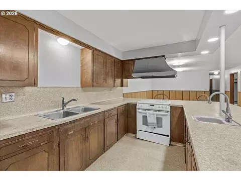 Kitchen - 12721 SE 352nd Ave, Boring, OR 97009 photo 6 of 6