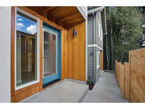 1123 SE Rhone St #B, Portland, OR 97202