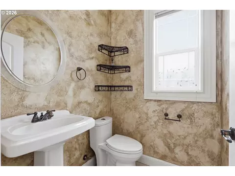 Bath - 3744 NW 19th Cir, Camas, WA 98607 photo 1 of 5