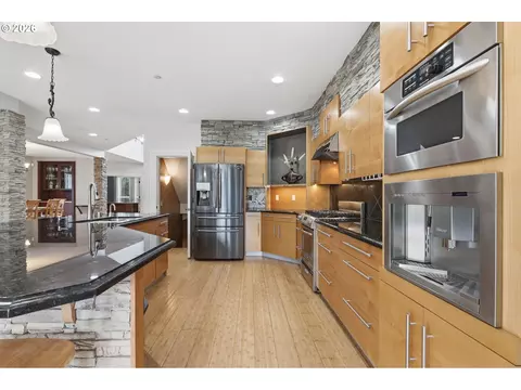 Kitchen - 3744 NW 19th Cir, Camas, WA 98607 photo 4 of 5