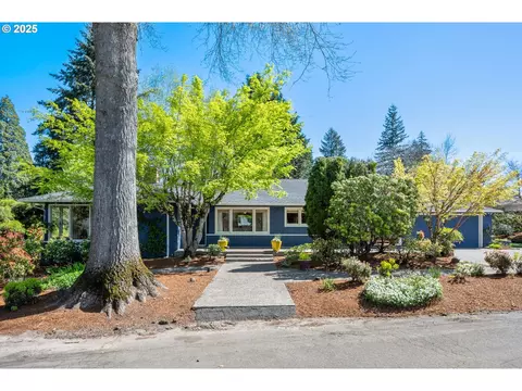 8375 SW Crestwood Ln, Portland, OR 97225