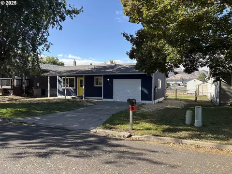 1004 22nd St, La Grande, OR 97850