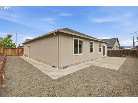 Exterior - 4760 Glacier Meadows Loop, Springfield, OR 97478 photo 7 of 8