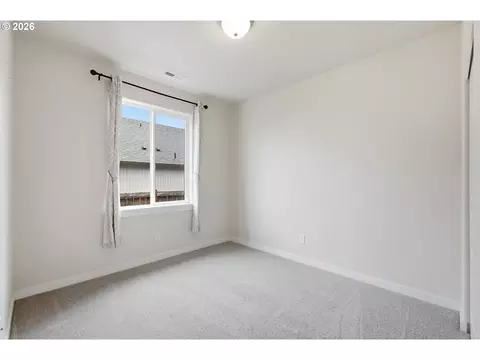 Bedroom - 4760 Glacier Meadows Loop, Springfield, OR 97478 photo 4 of 7