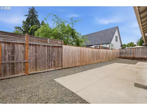 Exterior - 4760 Glacier Meadows Loop, Springfield, OR 97478 photo 3 of 8