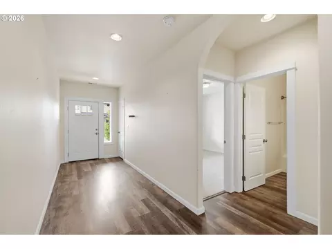 Entry Way - 4760 Glacier Meadows Loop, Springfield, OR 97478 photo 1 of 4