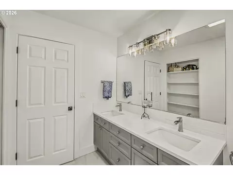 Bath - 4726 SE Salquist Rd, Gresham, OR 97080 photo 5 of 6