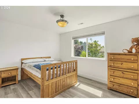 Bedroom - 4726 SE Salquist Rd, Gresham, OR 97080 photo 2 of 4