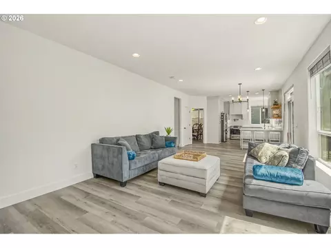 Living - 4726 SE Salquist Rd, Gresham, OR 97080 photo 2 of 4