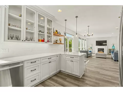 Kitchen - 4726 SE Salquist Rd, Gresham, OR 97080 photo 3 of 7