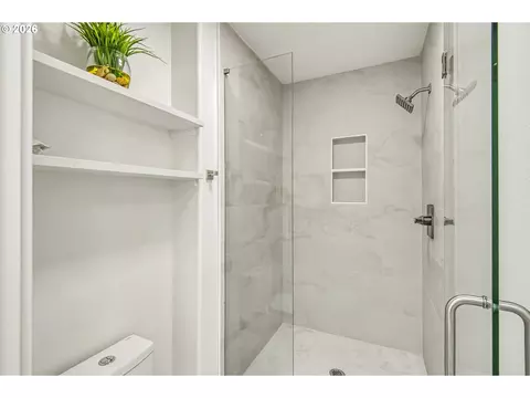 Bath - 4726 SE Salquist Rd, Gresham, OR 97080 photo 6 of 6