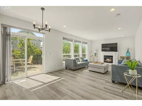 Living - 4726 SE Salquist Rd, Gresham, OR 97080 photo 3 of 4