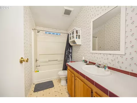 Bath - 1699 N Terry St #20, Eugene, OR 97402 photo 2 of 2