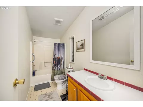 Bath - 1699 N Terry St #20, Eugene, OR 97402 photo 1 of 2