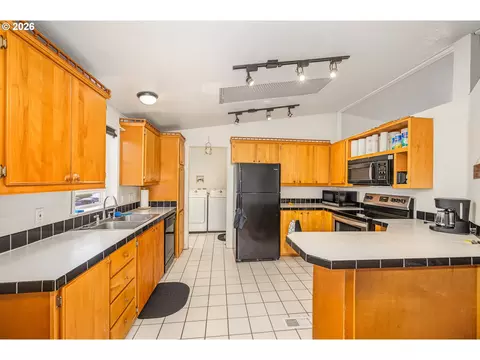 Kitchen - 1699 N Terry St #20, Eugene, OR 97402 photo 1 of 3
