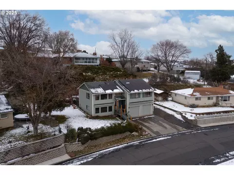 1221 NW Horn Ave, Pendleton, OR 97801