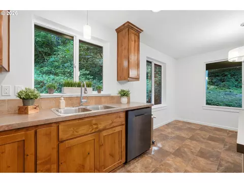Kitchen - 55964 E Highway 26, Sandy, OR 97055 photo 3 of 4