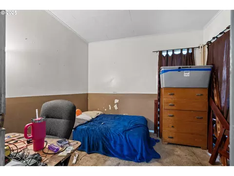 Bedroom - 615 SW 5th St, Pendleton, OR 97801 photo 1 of 3