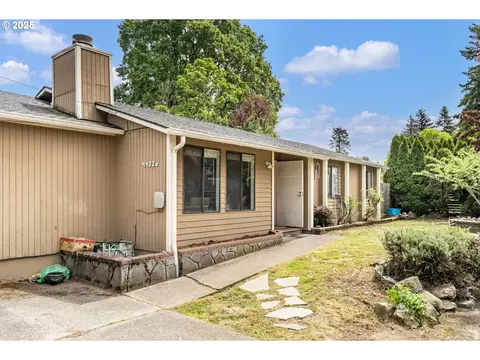 4402 NEmerson St #A, Portland, OR 97218