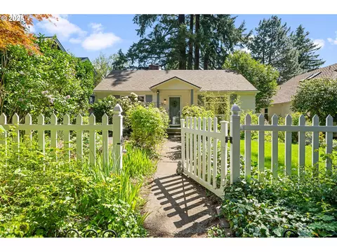 871 8th St, Lake Oswego, OR 97034
