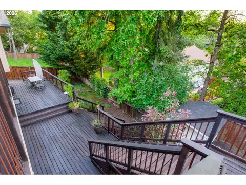 Exterior - 2610 Park Forest Dr, Eugene, OR 97405 photo 8 of 10