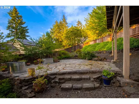 Exterior - 2610 Park Forest Dr, Eugene, OR 97405 photo 4 of 10